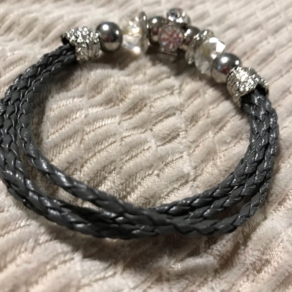 Beaded leather bracelet - Picture 2 of 3